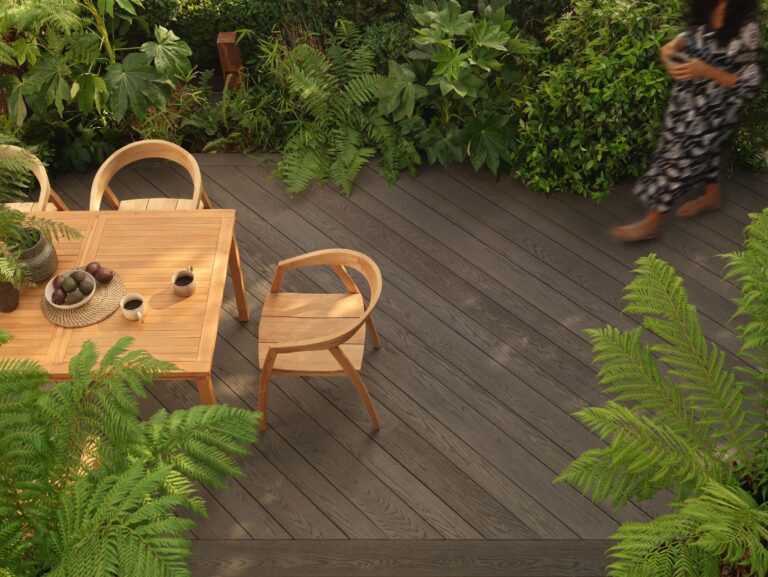 MDE176Y_Enhanced Grain_Ebony Grey_Lifestyle Hero with Model