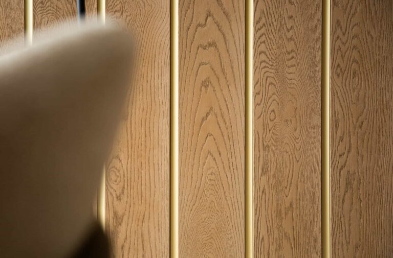 GLDC16G_Decor_Curve_16mm_Gold_MCL360G_Shadow Line Plus_Golden Oak_Lifestyle Cameo 1