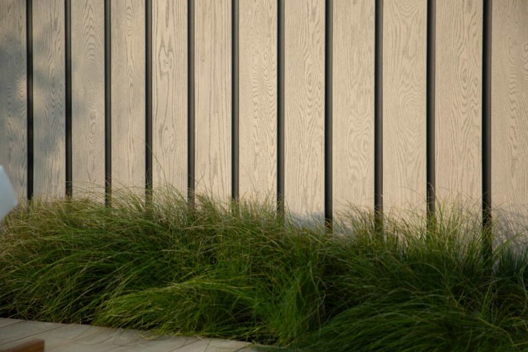 GLDC32C_Decor_Curve_32mm_Carbon_MCL360L_Shadow Line Plus_Limed Oak_Lifestyle Cameo 1