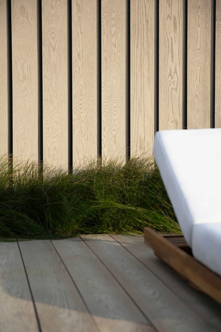 GLDC32C_Decor_Curve_32mm_Carbon_MCL360L_Shadow Line Plus_Limed Oak_Lifestyle Cameo 2