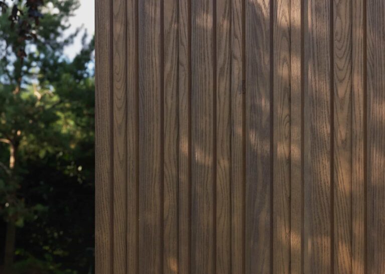 MCBF360A_Board&Batten_Antique Oak_lifestyle detail