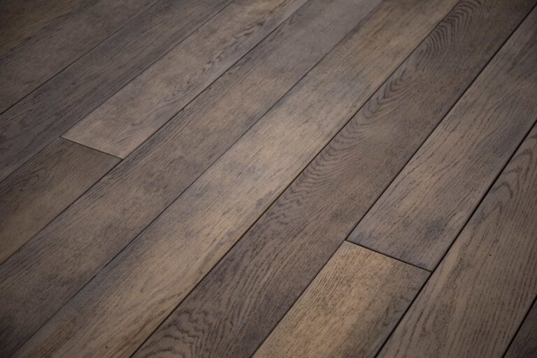 MDE126A_Enhanced Grain SB_Antique Oak_Detail 5