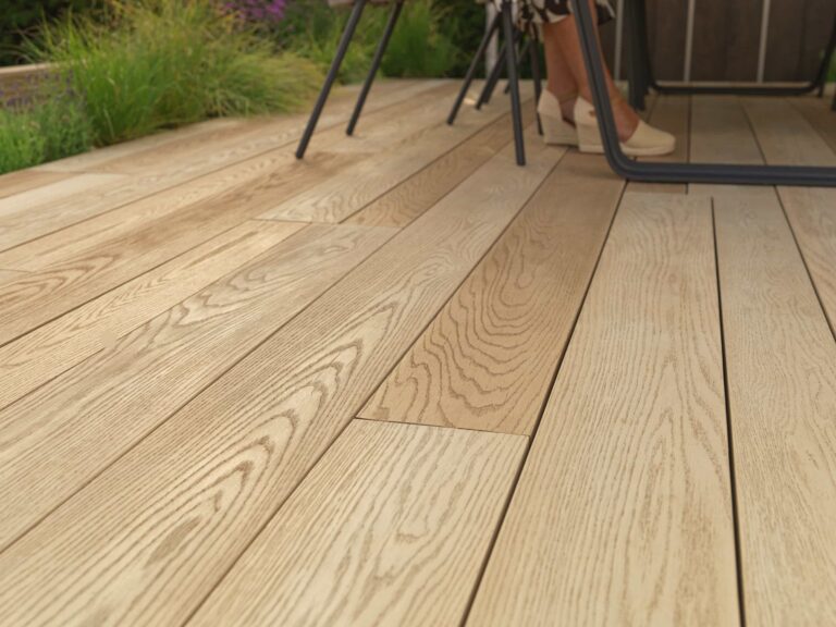 MDE176H_Enhanced Grain_Ashwood_Golden Oak Mix_Lifestyle close up2