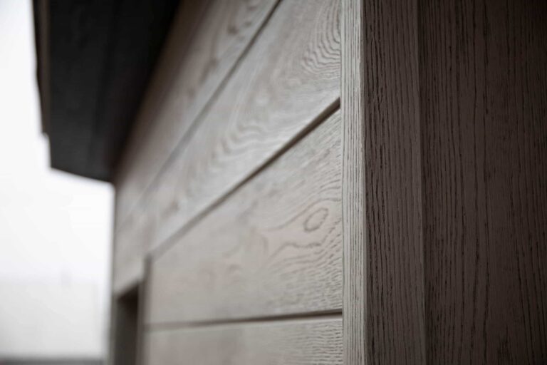 MDE360D_Shadow Line Plus_Smoked Oak_Lifestyle_ Cameo cabin closeup