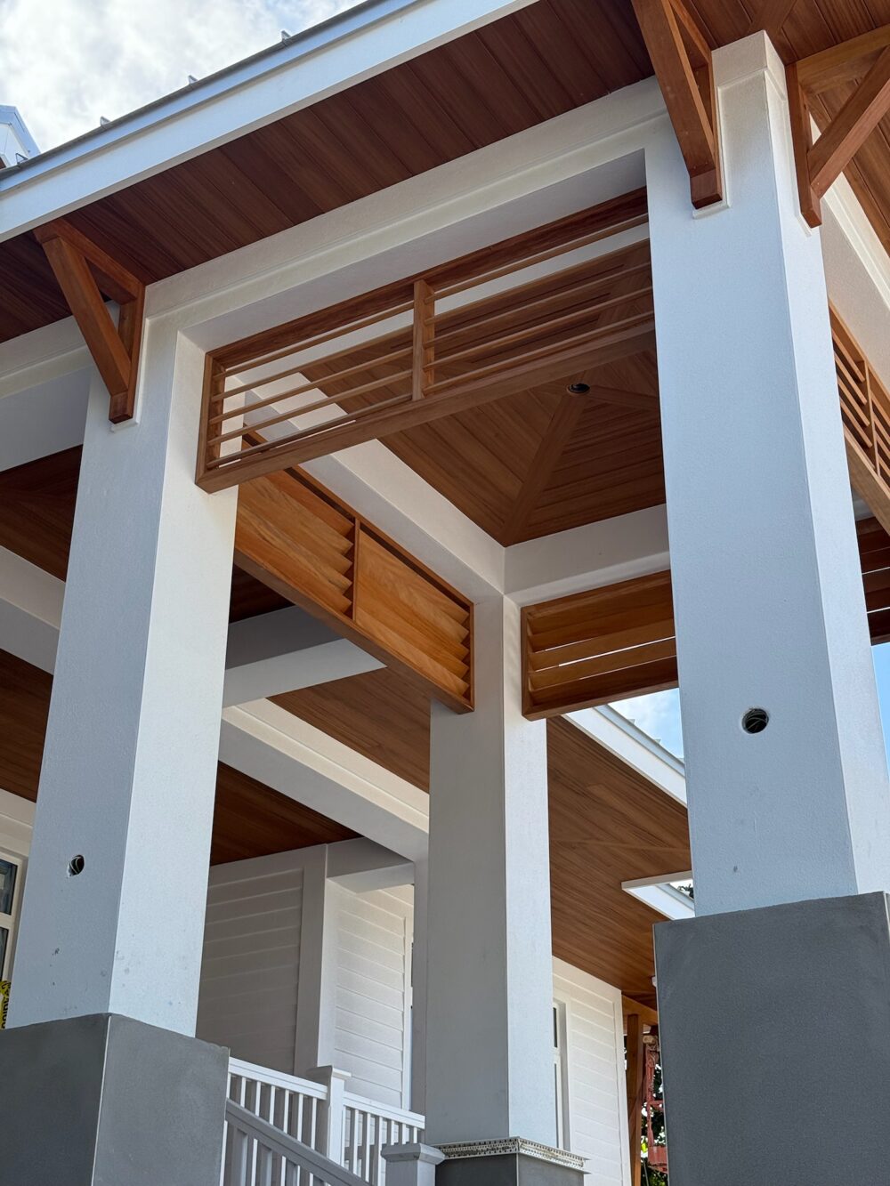 Maximo | Trim & Mounding | Ayous Beams