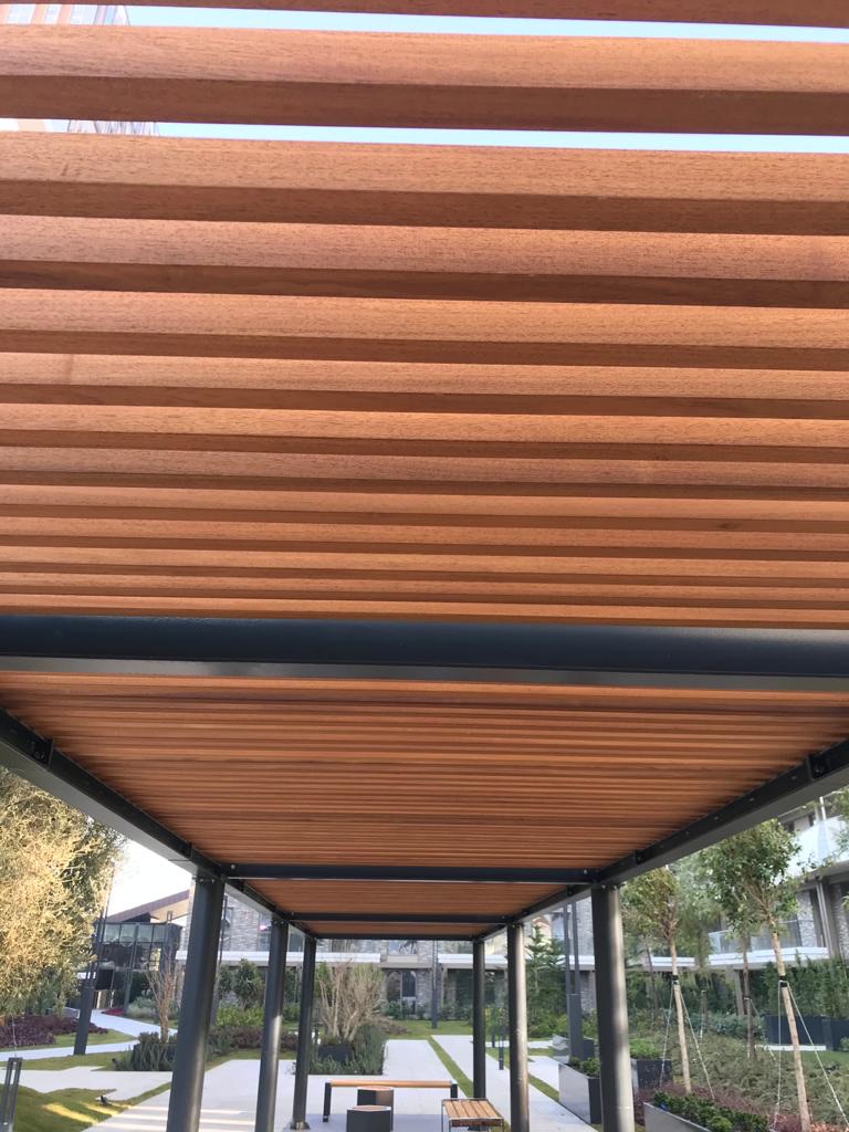 Maximo | Trim & Mounding | Ayous Pergola